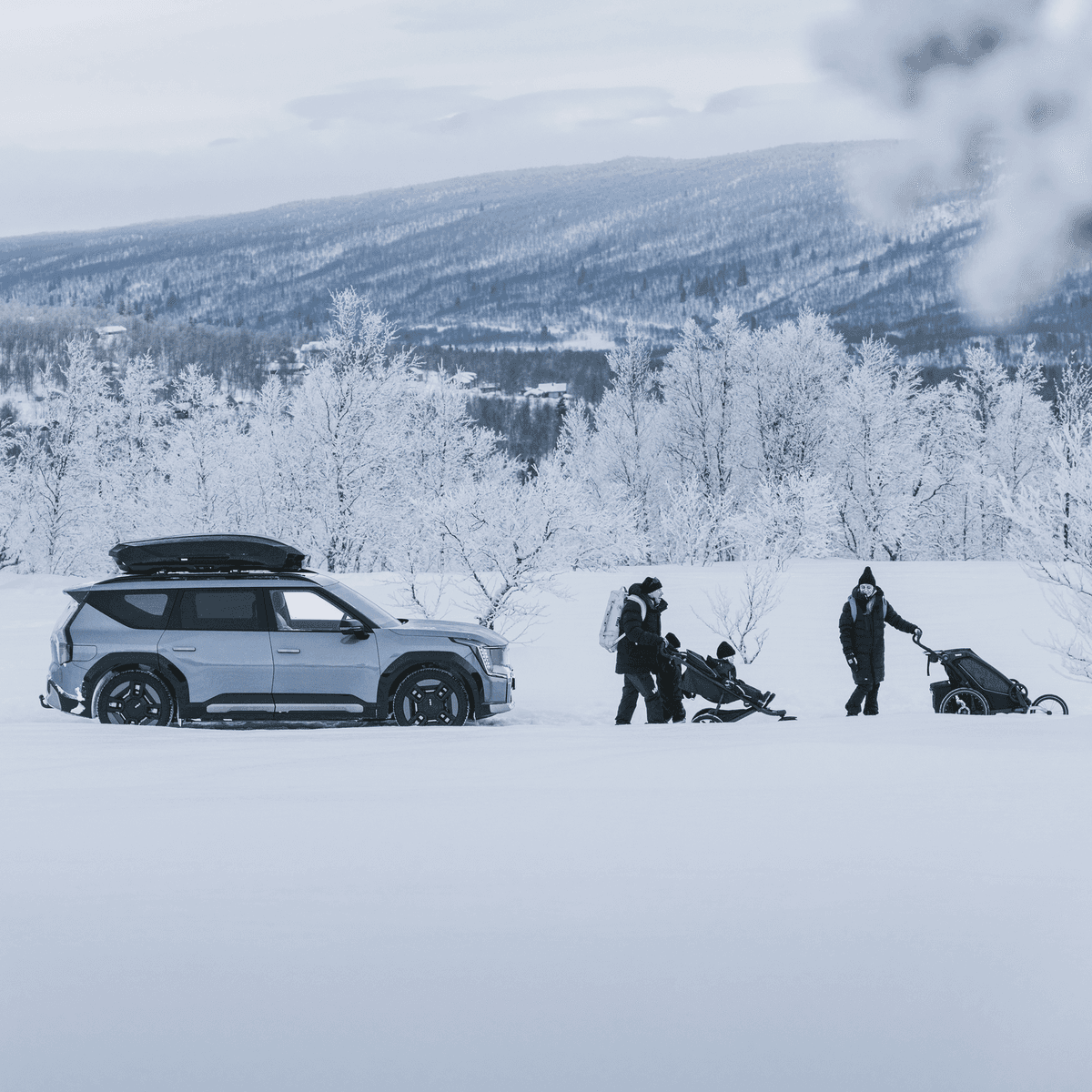 Family unloading beside a vehicle with a Thule Motion 3